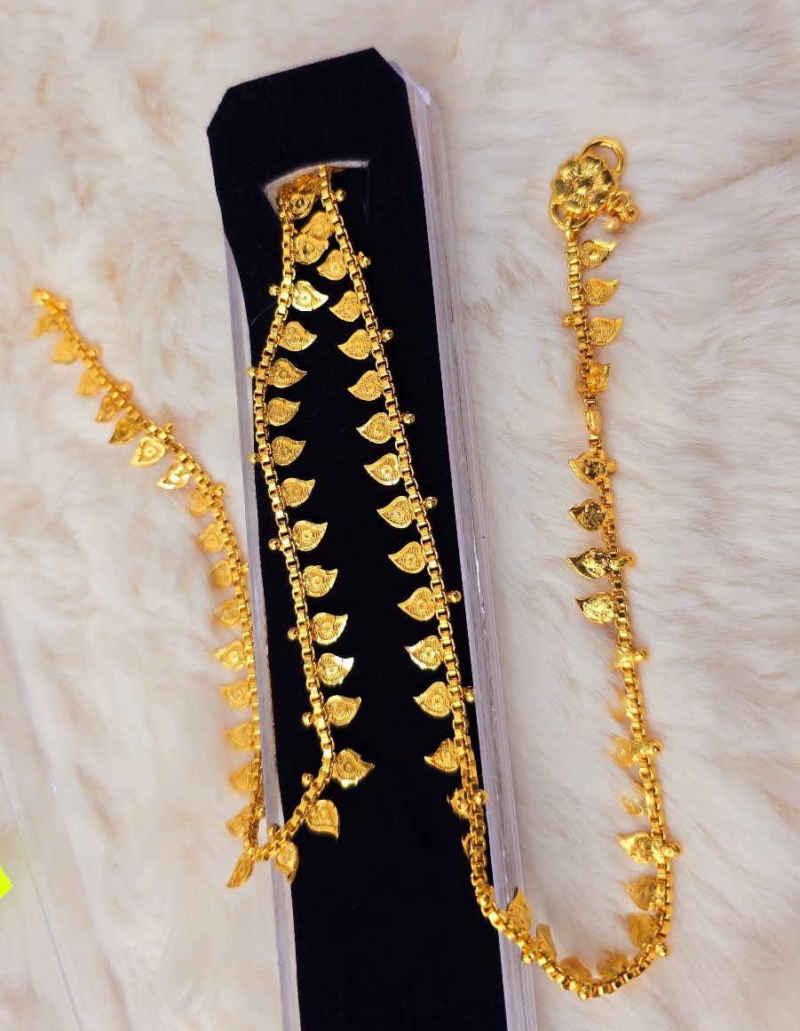 Traditional Gold-Tone Leaf Motif Chain Necklace (N-002)